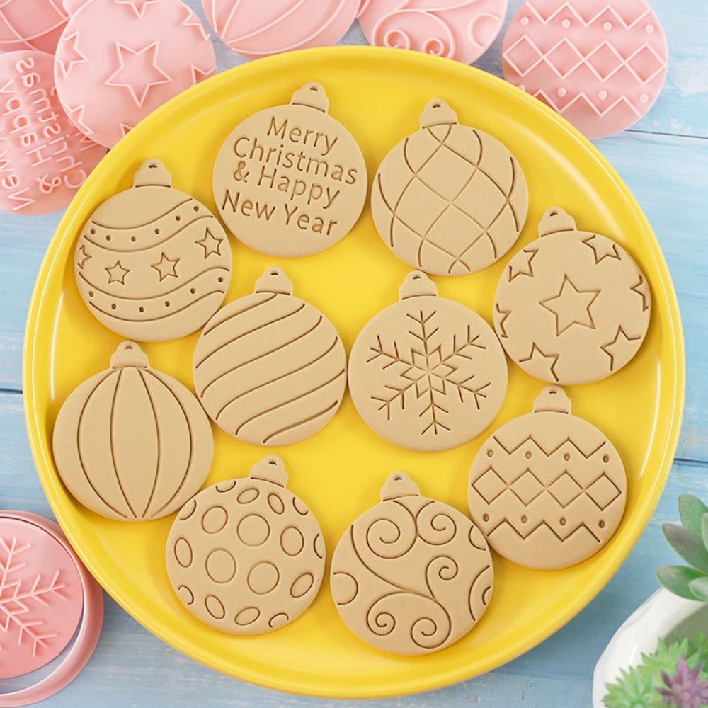 Ornament Ball Set - 11個入りクリスマスオーナメントクッキーカッターセット、3Dエンボスボール型（10種類の模様付き）、ホリデーのお菓子用プラスチック製ベーキングツール